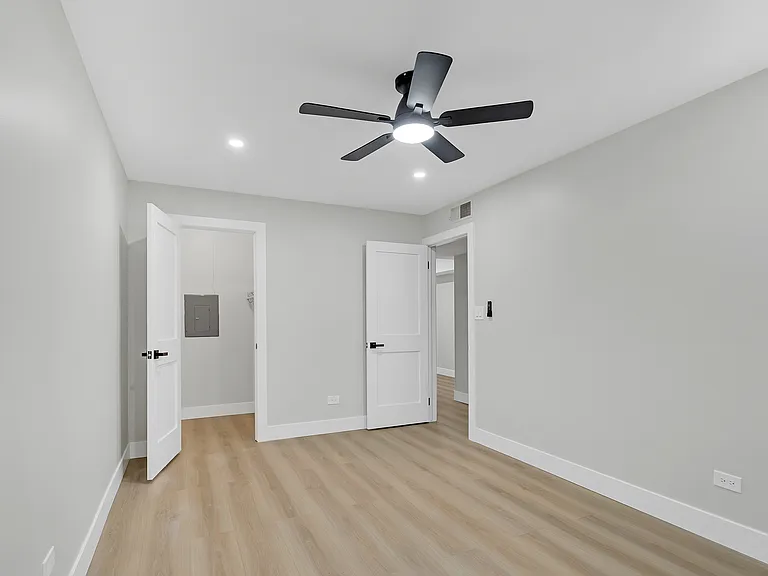 Gallery view 2 of 10347 Dearlove Rd Apt 302, Glenview, IL 60025