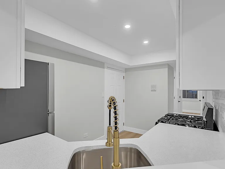 Gallery view 4 of 10347 Dearlove Rd Apt 302, Glenview, IL 60025