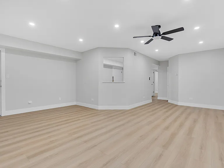Gallery view 8 of 10347 Dearlove Rd Apt 302, Glenview, IL 60025