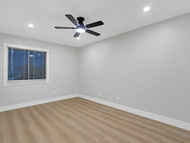 Gallery view 9 of 10347 Dearlove Rd Apt 302, Glenview, IL 60025