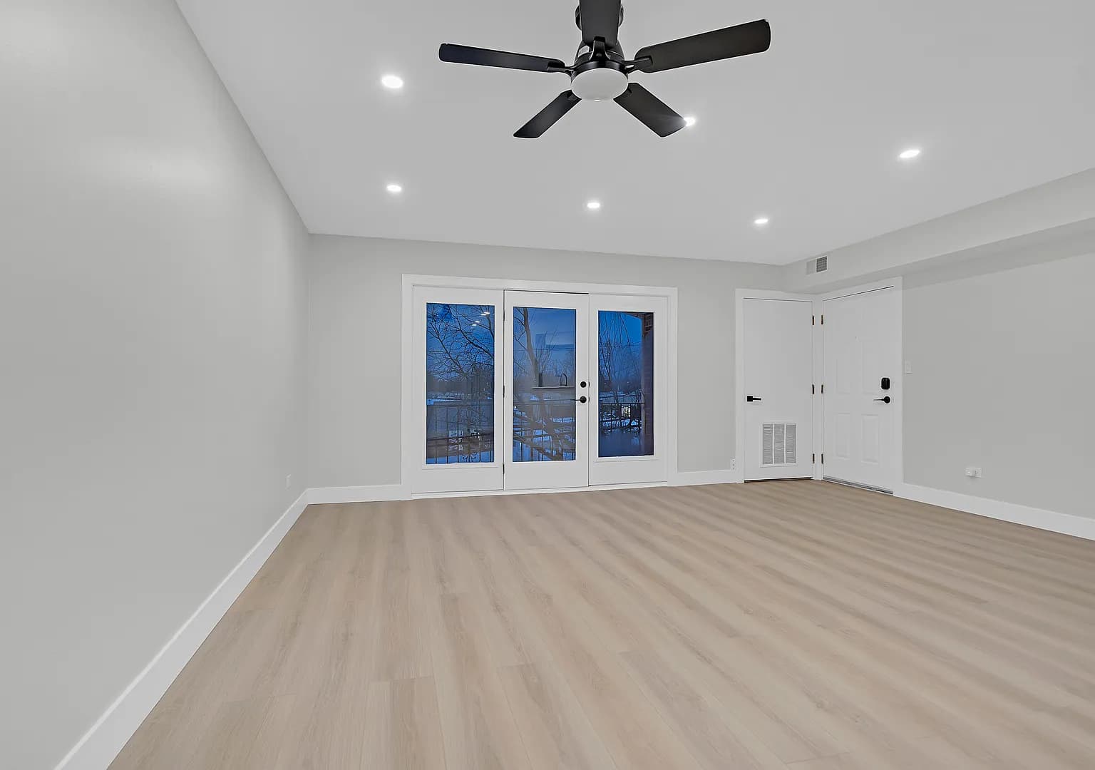 Gallery view 10 of 10347 Dearlove Rd Apt 302, Glenview, IL 60025