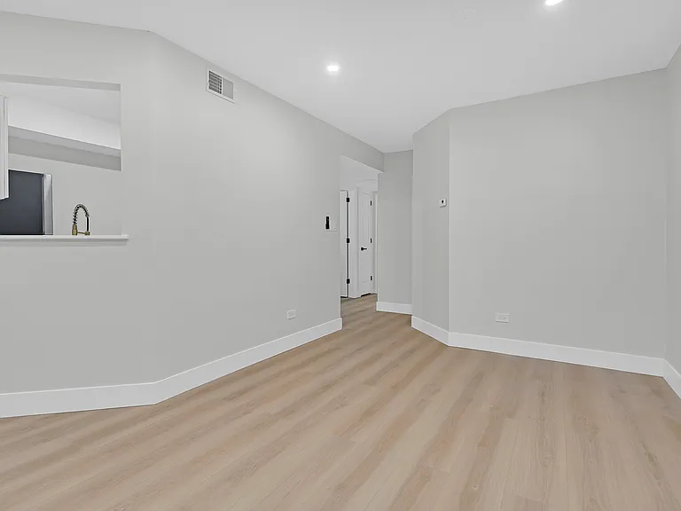 Gallery view 15 of 10347 Dearlove Rd Apt 302, Glenview, IL 60025