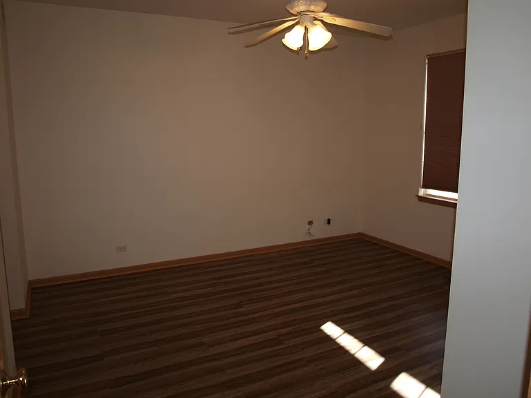 Gallery view 5 of 13128 W Sheffield Ln, Beach Park, IL, 60083