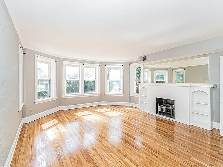 Gallery view 13 of 6535 N Artesian Ave, Chicago, IL, 60645