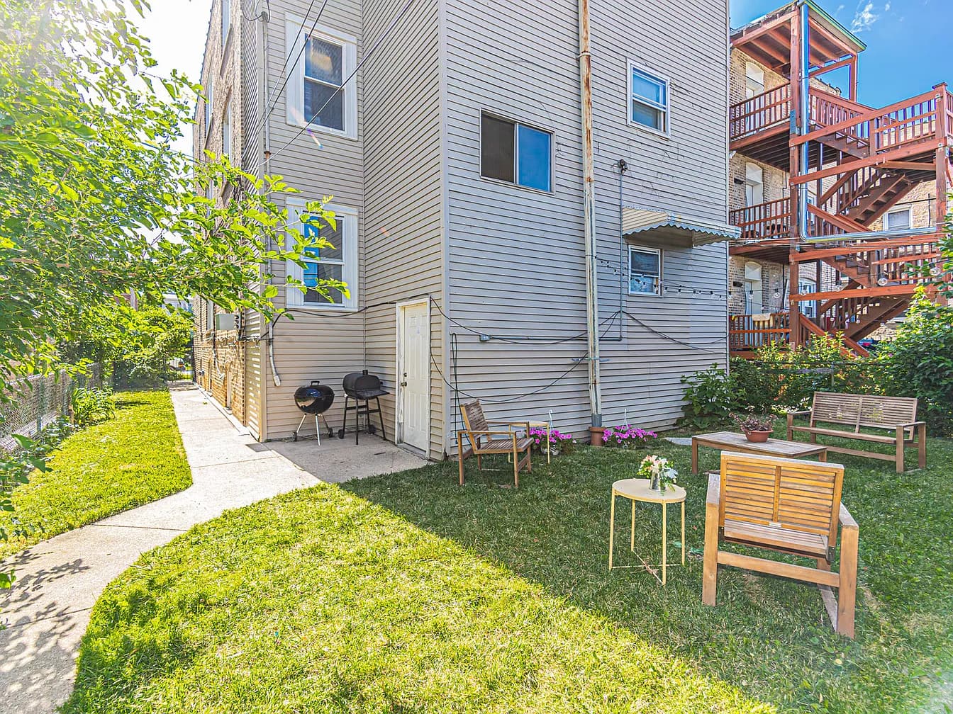 Gallery view 16 of 6535 N Artesian Ave, Chicago, IL, 60645