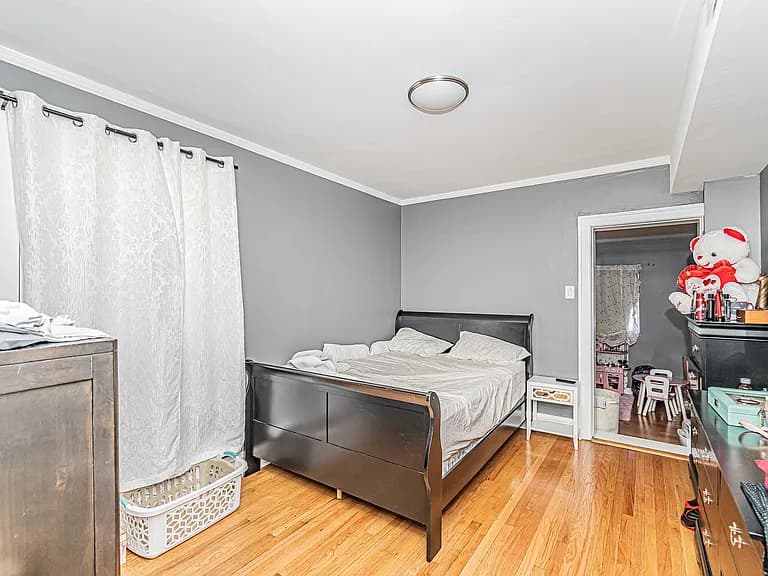 Gallery view 18 of 6535 N Artesian Ave, Chicago, IL, 60645