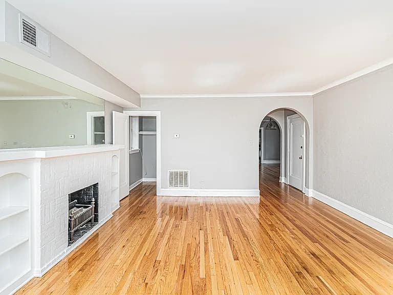 Gallery view 37 of 6535 N Artesian Ave, Chicago, IL, 60645