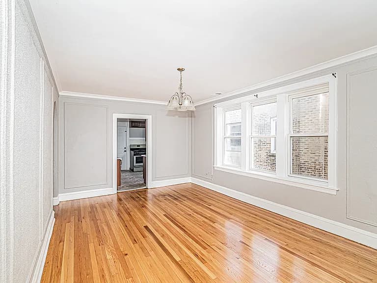 Gallery view 43 of 6535 N Artesian Ave, Chicago, IL, 60645