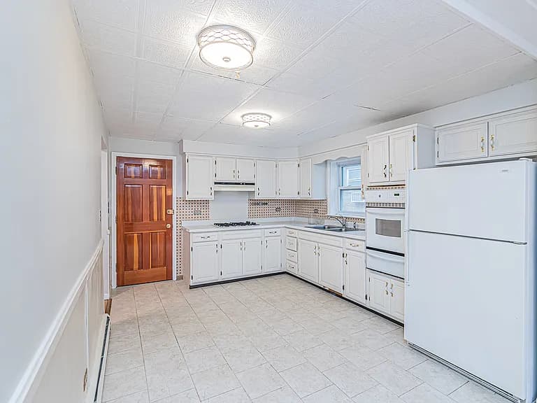 Gallery view 3 of 1044 Willson Dr, Des Plaines, IL 60016