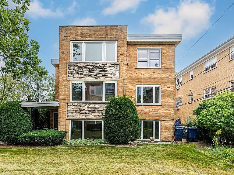Gallery view 5 of 1044 Willson Dr, Des Plaines, IL 60016