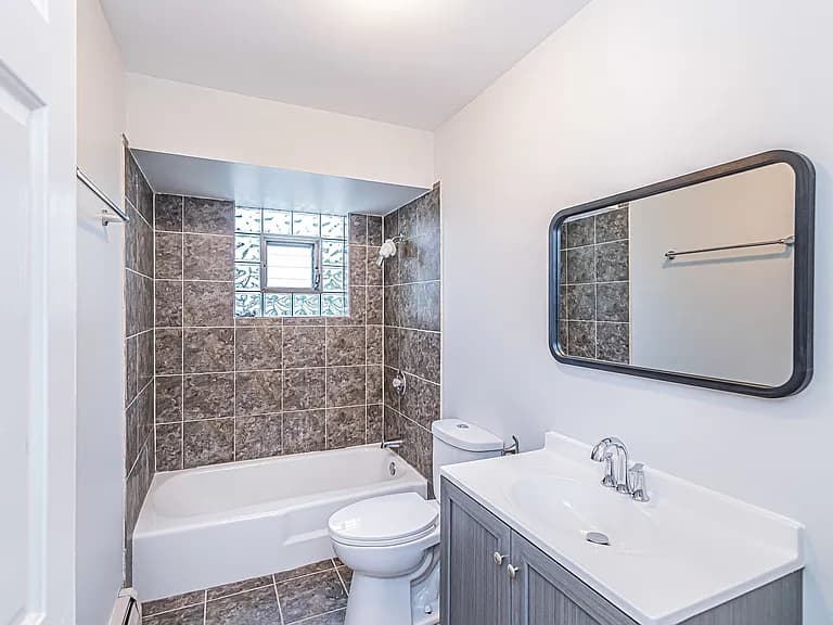 Gallery view 7 of 1044 Willson Dr, Des Plaines, IL 60016