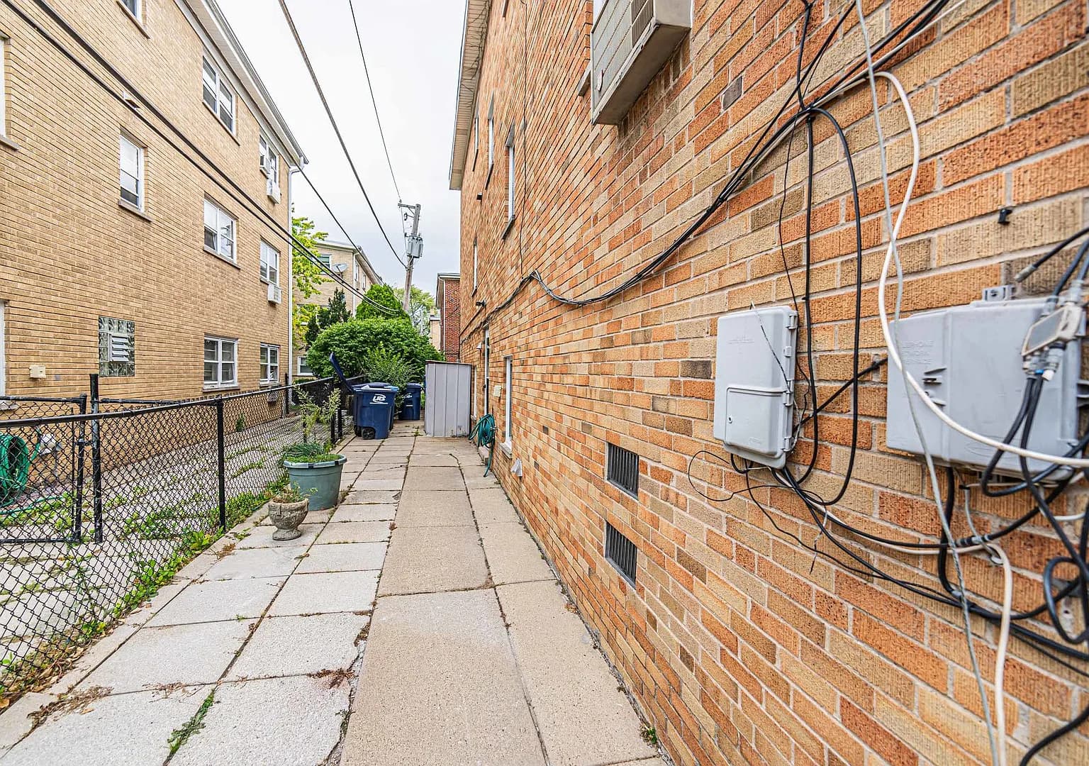 Gallery view 10 of 1044 Willson Dr, Des Plaines, IL 60016