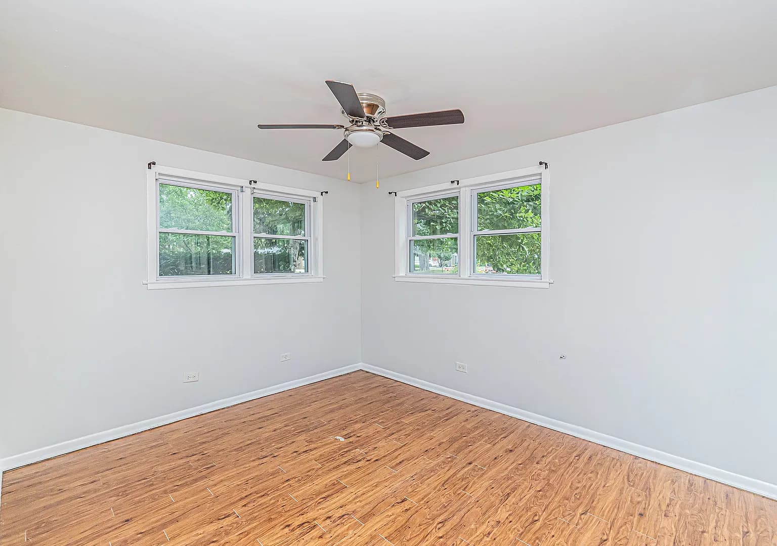 Gallery view 13 of 1044 Willson Dr, Des Plaines, IL 60016