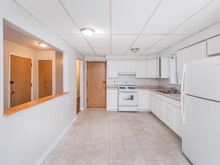Gallery view 15 of 1044 Willson Dr, Des Plaines, IL 60016