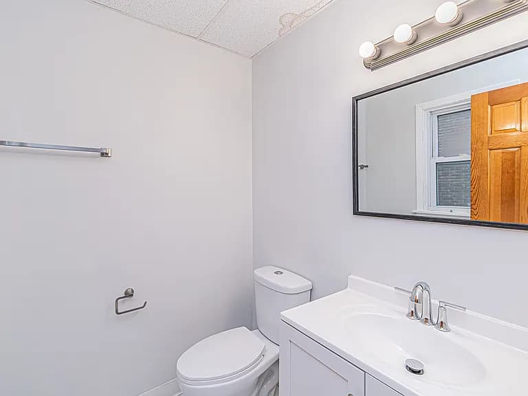 Gallery view 19 of 1044 Willson Dr, Des Plaines, IL 60016