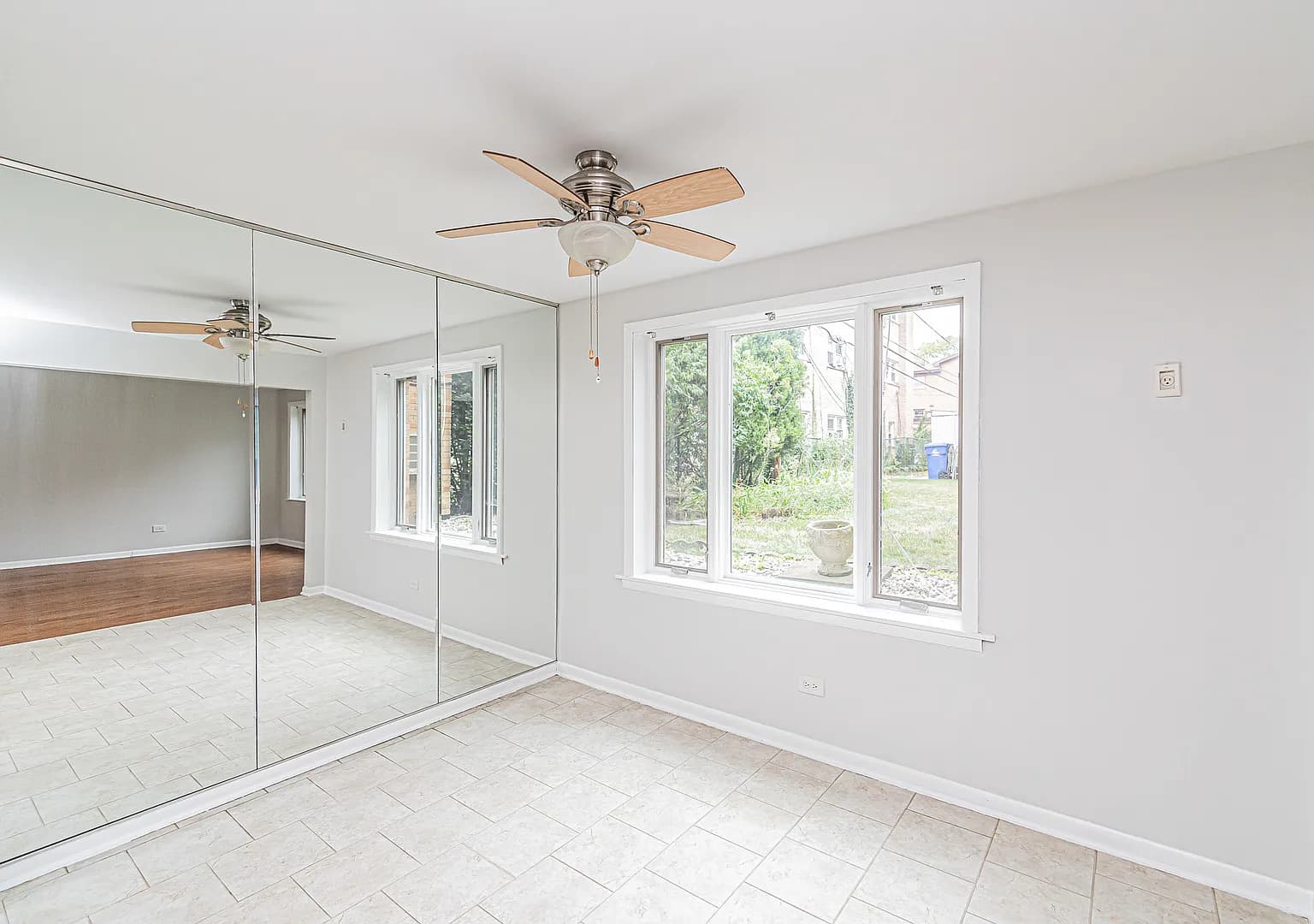 Gallery view 20 of 1044 Willson Dr, Des Plaines, IL 60016