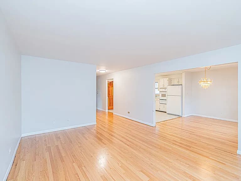 Gallery view 22 of 1044 Willson Dr, Des Plaines, IL 60016