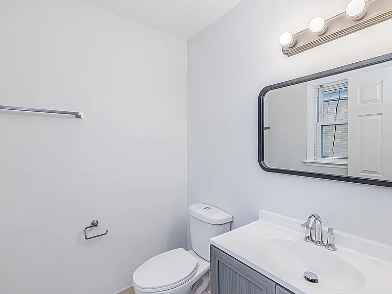 Gallery view 30 of 1044 Willson Dr, Des Plaines, IL 60016