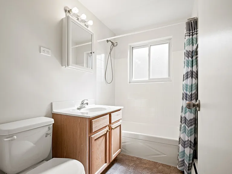 Gallery view 2 of 430 N 3rd Ave, Des Plaines, IL, 60016