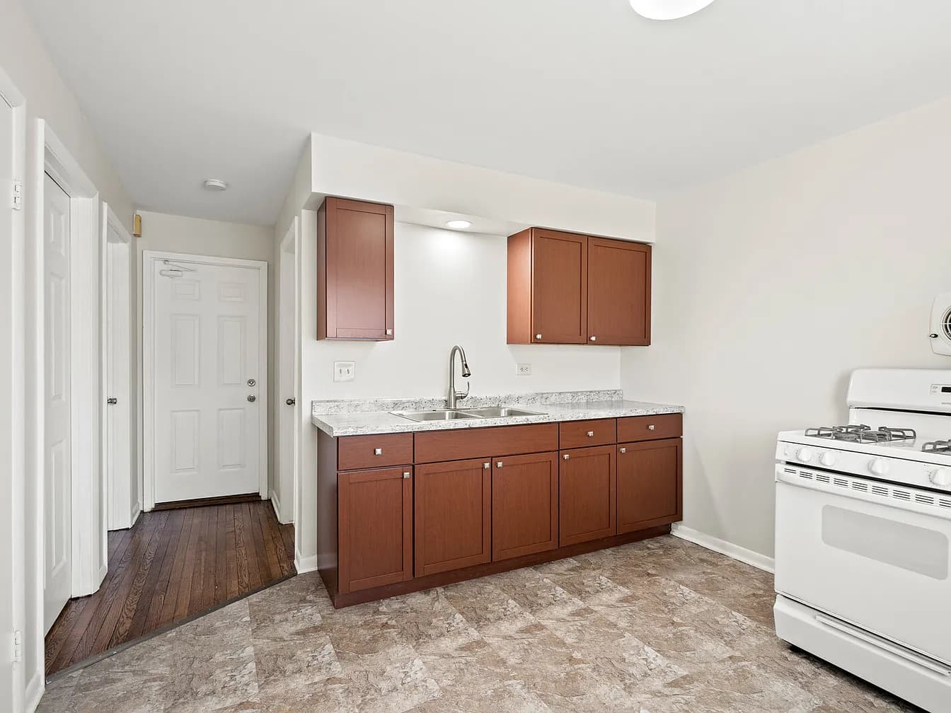 Gallery view 8 of 430 N 3rd Ave, Des Plaines, IL, 60016