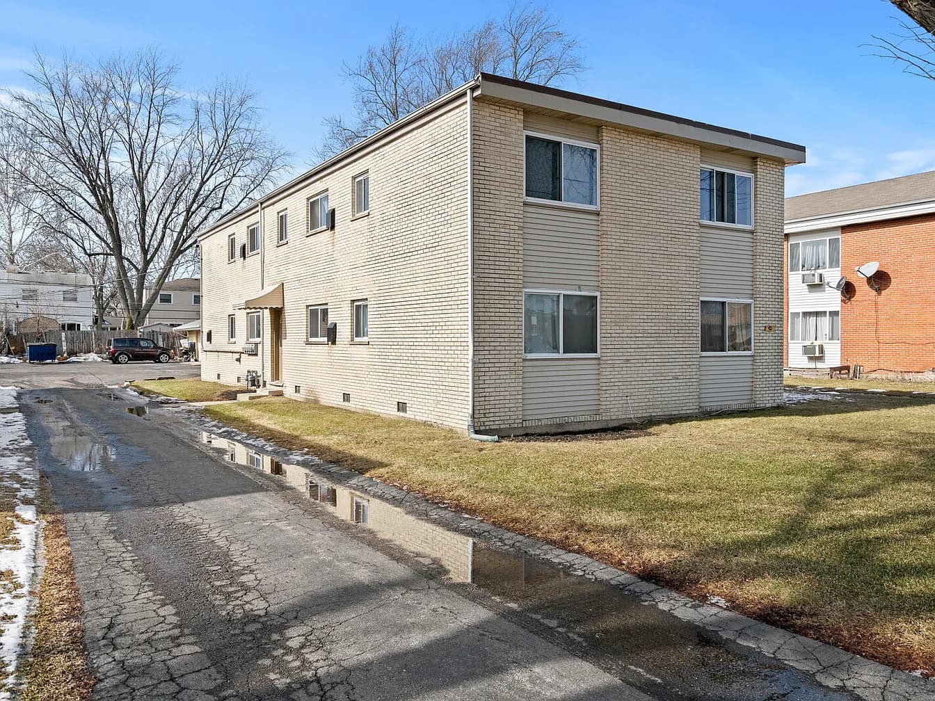 Gallery view 14 of 430 N 3rd Ave, Des Plaines, IL, 60016