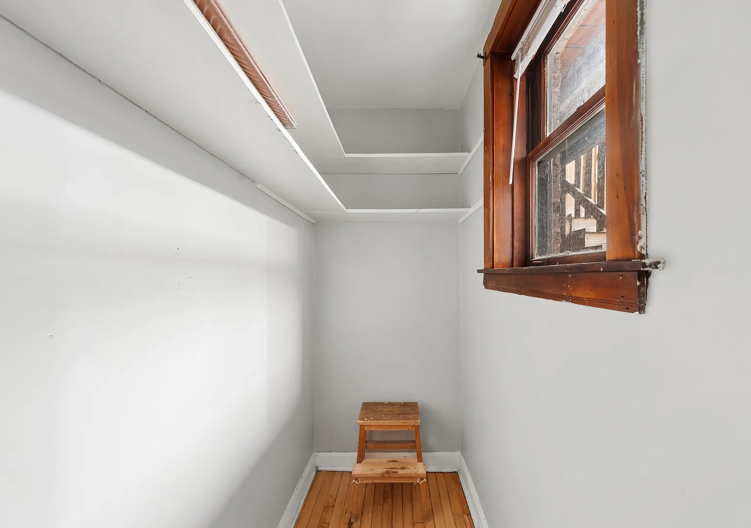Gallery view 9 of 2440-42 W Ardmore Ave, Chicago, IL 60659