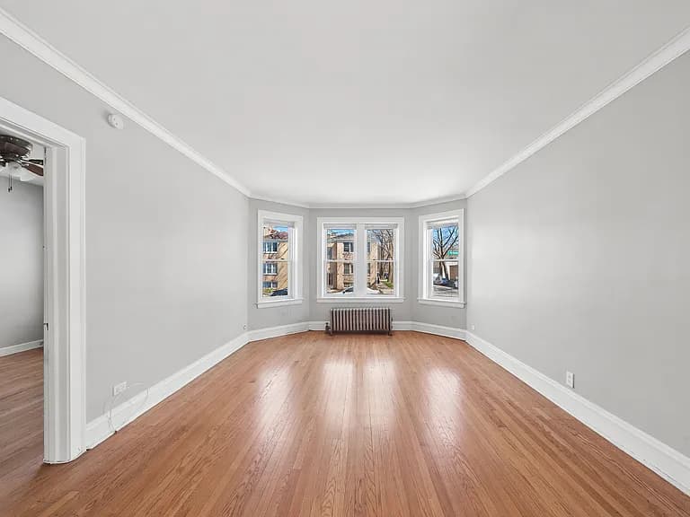 Gallery view 21 of 2440-42 W Ardmore Ave, Chicago, IL 60659