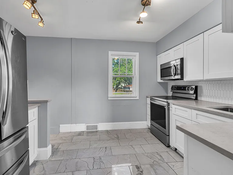 Gallery view 3 of 193 May St, Bensenville, IL 60106