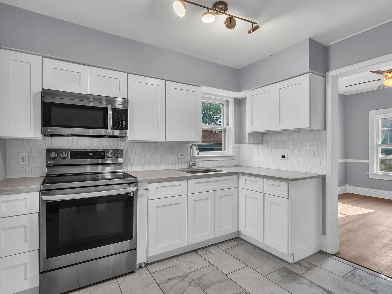 Gallery view 6 of 193 May St, Bensenville, IL 60106