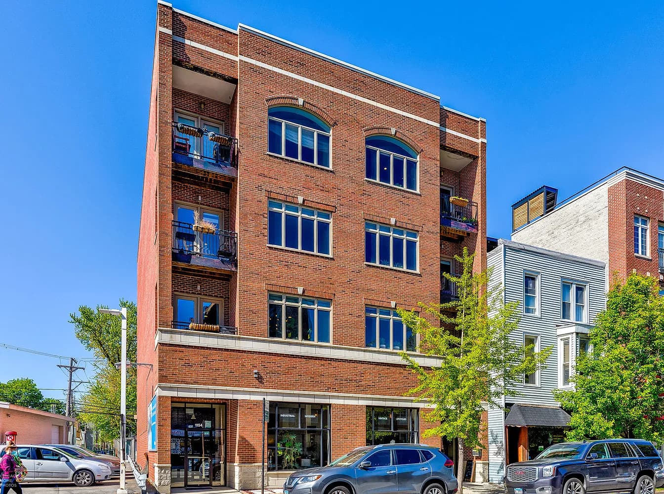 Exterior of 1154 W Diversey Pkwy Apt 2W, Chicago, IL 60614