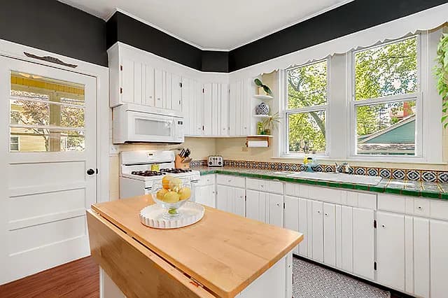 1495 Oakwood Ave property image