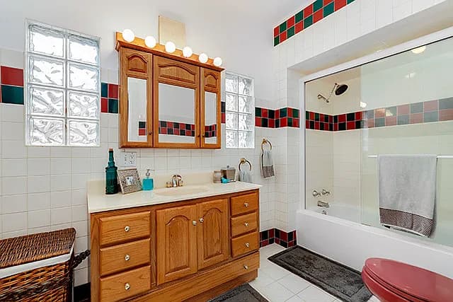1495 Oakwood Ave property image