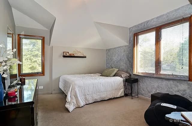 6812 N Kenneth Ave property image