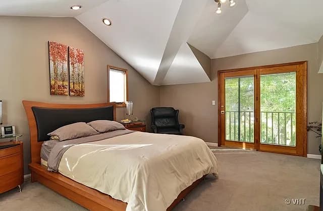 6812 N Kenneth Ave property image