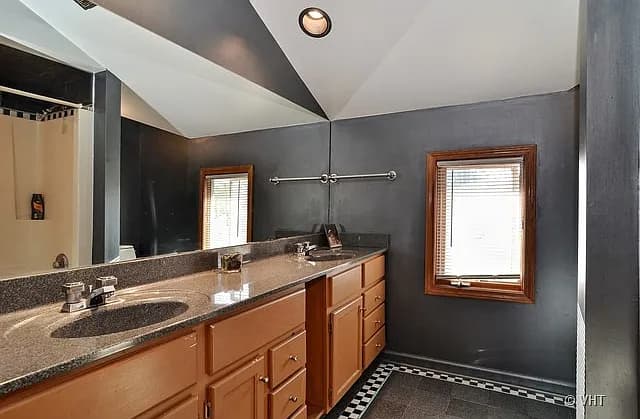 6812 N Kenneth Ave property image
