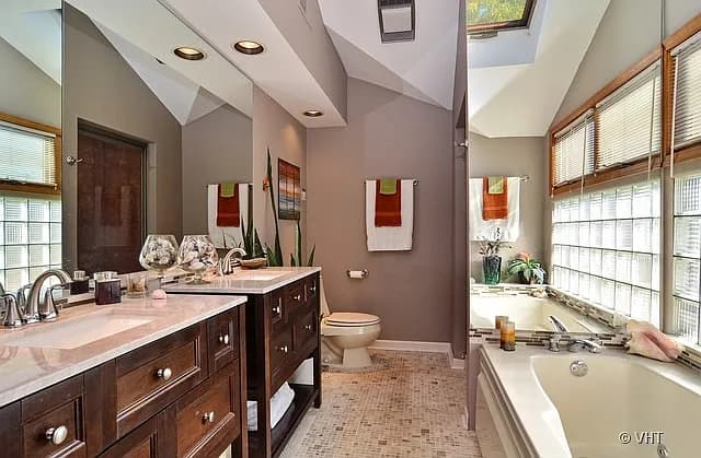 6812 N Kenneth Ave property image