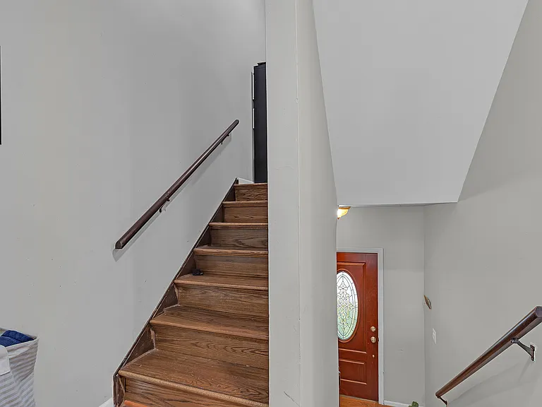 1916 Cheltenham Place property