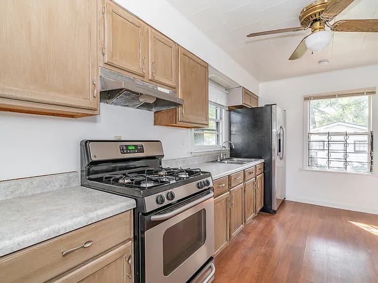 3915 W 85th St property image