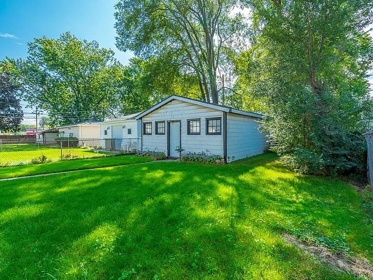 3915 W 85th St property image