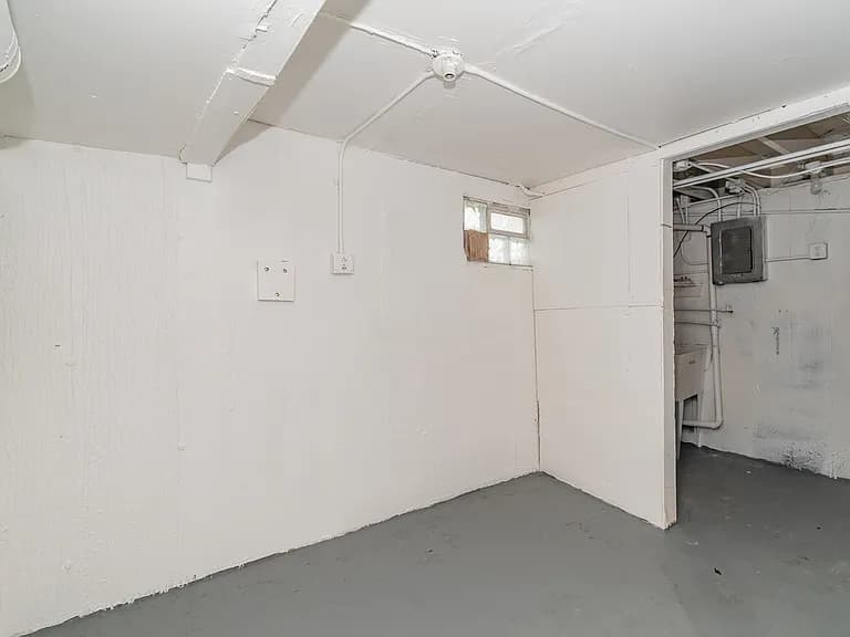 3915 W 85th St property image