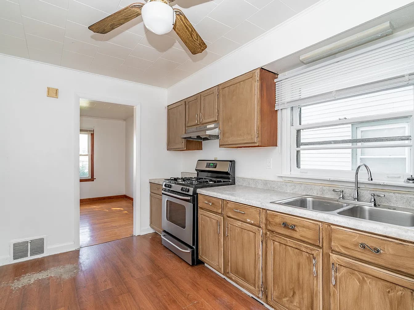3915 W 85th St property image