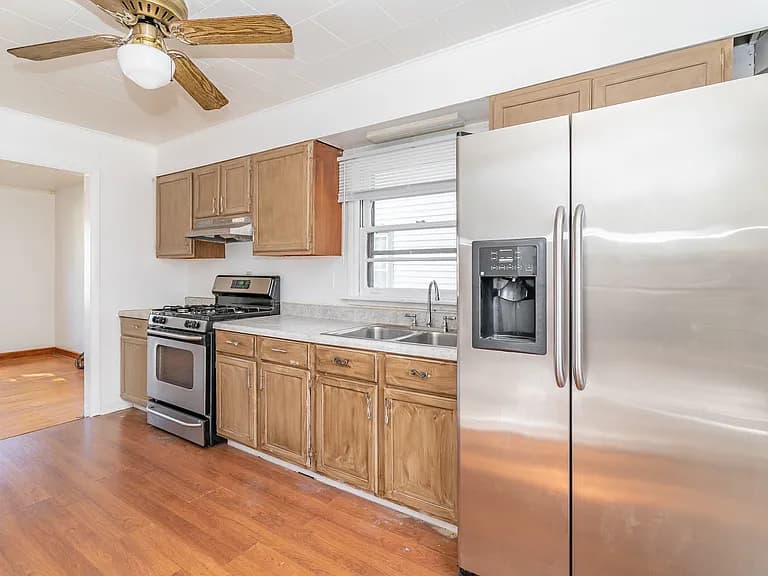 3915 W 85th St property image